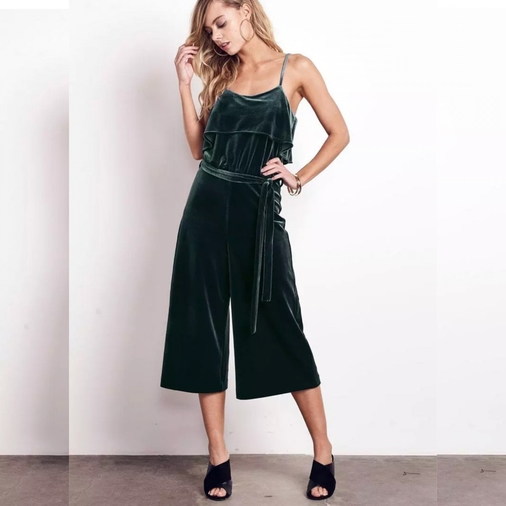 Ali & Jay Green Velvet Culotte Jumpsuit M NWOT Missing Sash